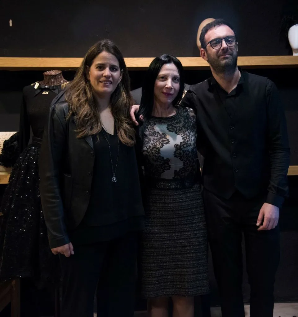 Andrea Arquero (CEO Antonio Miró), Adelaida Subías y Albert Villagrasa (diseñador y director creativo de Antonio Miró) Tienda Antonio Miró C/ Enrique Granados, 46, Barcelona, el mismo día del desfile Photo credit: Marcel Pedragosa